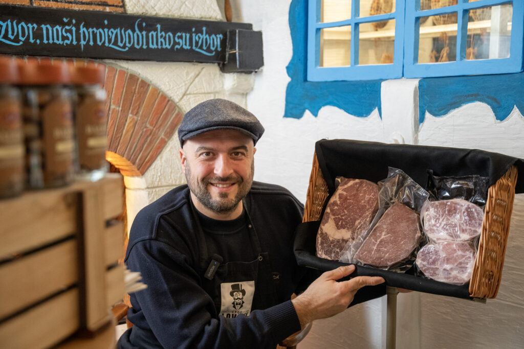 Marko Lušić drži sous vide stakeove Grofa Lovskog.