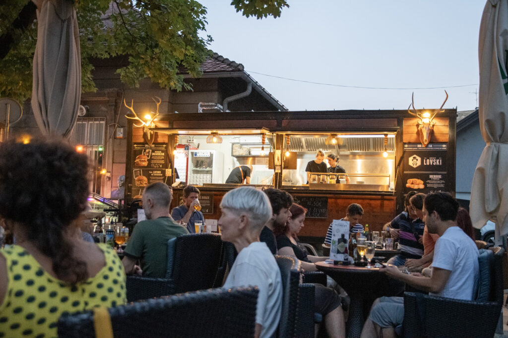 Food truck Grofa Lovskog u Beertiji